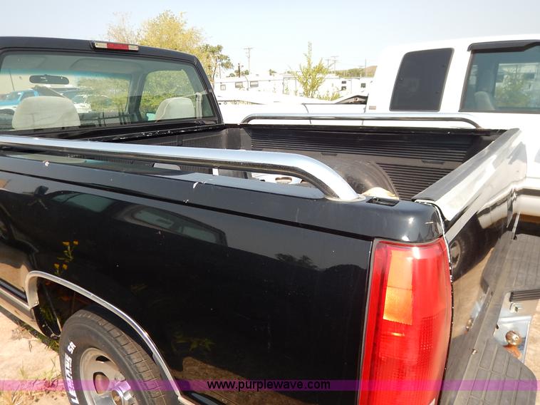 image for item J3604 1998 Chevrolet 1500 pickup truck