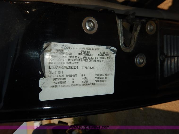 image for item J3604 1998 Chevrolet 1500 pickup truck