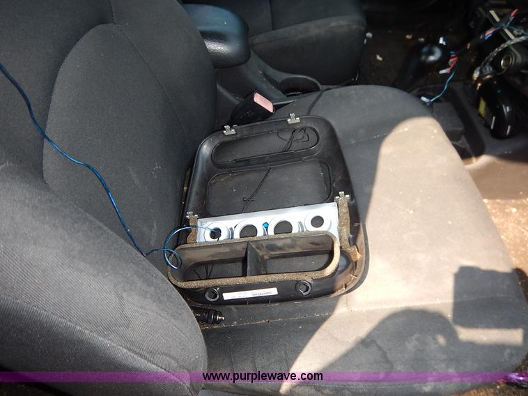 image for item J3613 2004 Dodge Neon