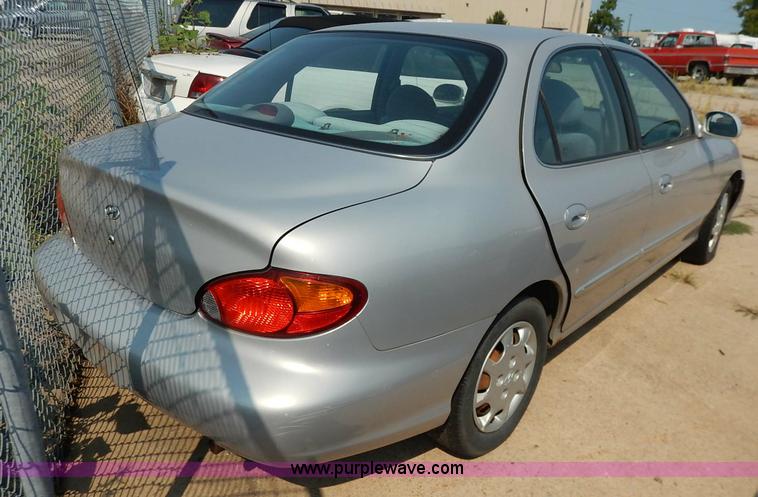 image for item J3614 2000 Hyundai Elantra GLS