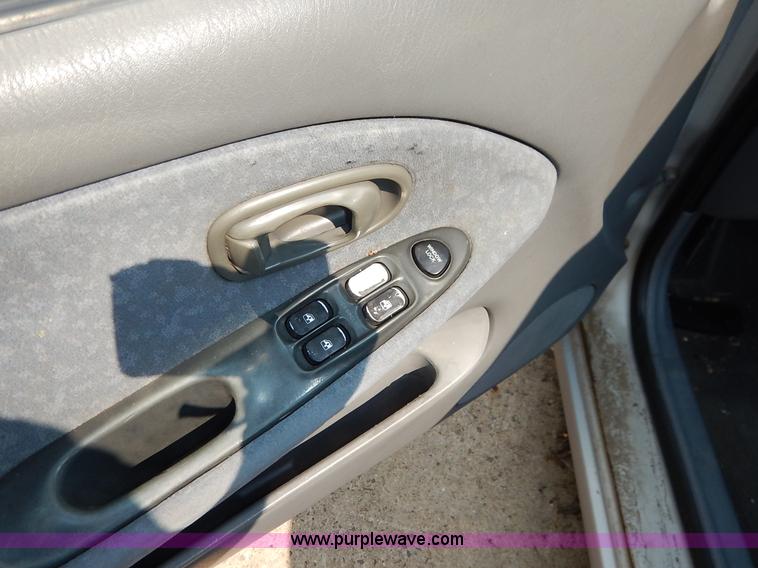 image for item J3614 2000 Hyundai Elantra GLS