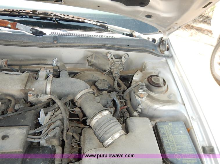 image for item J3614 2000 Hyundai Elantra GLS