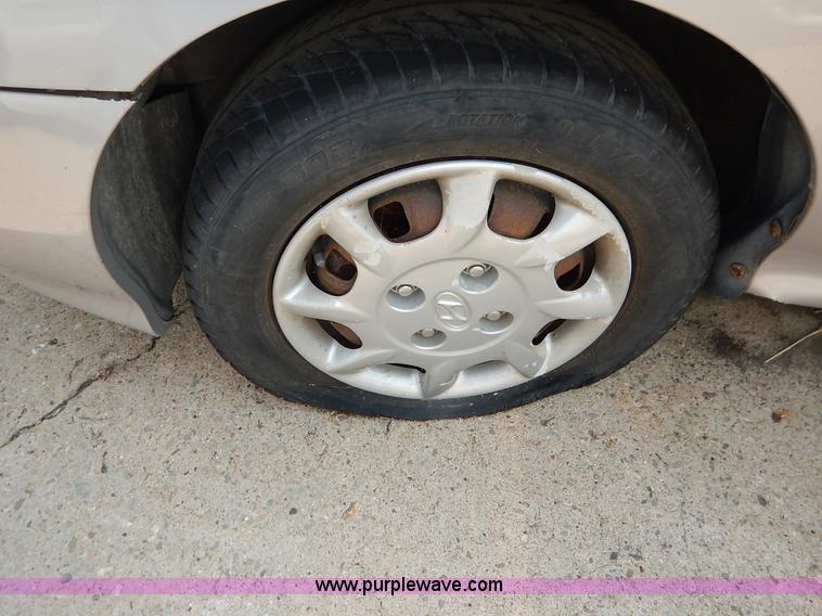 image for item J3614 2000 Hyundai Elantra GLS