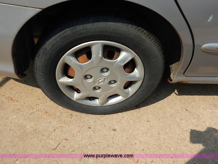 image for item J3614 2000 Hyundai Elantra GLS