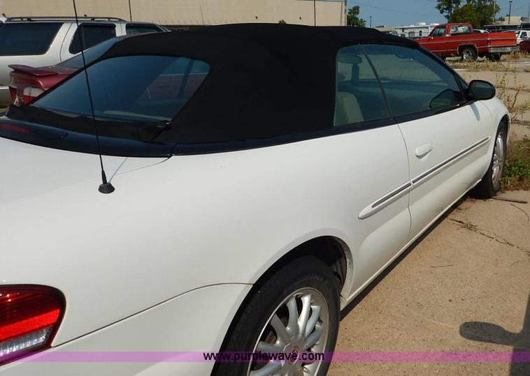 image for item J3615 2002 Chrysler Sebring LXi convertible