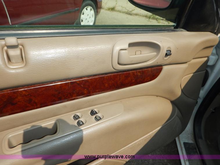 image for item J3615 2002 Chrysler Sebring LXi convertible