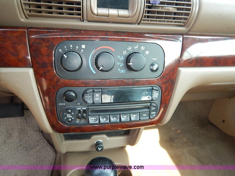 image for item J3615 2002 Chrysler Sebring LXi convertible