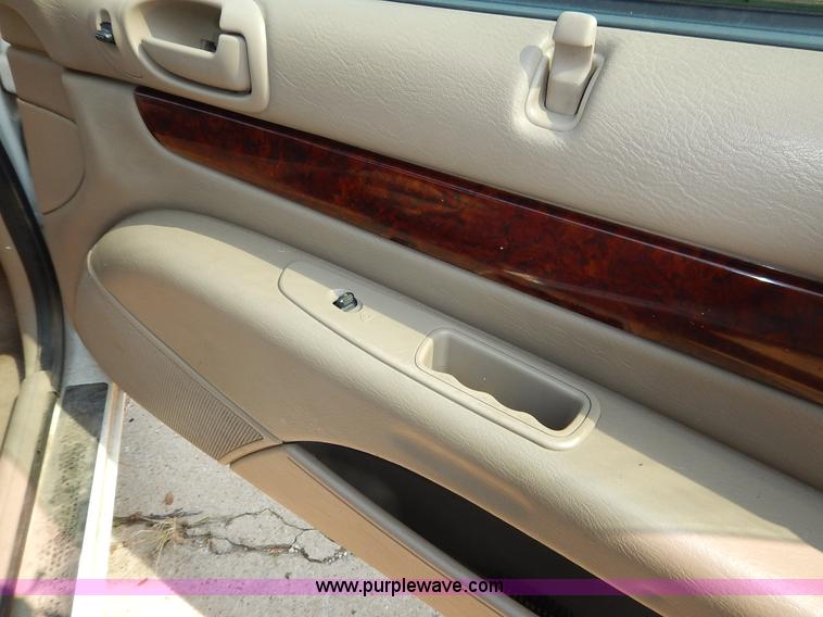 image for item J3615 2002 Chrysler Sebring LXi convertible