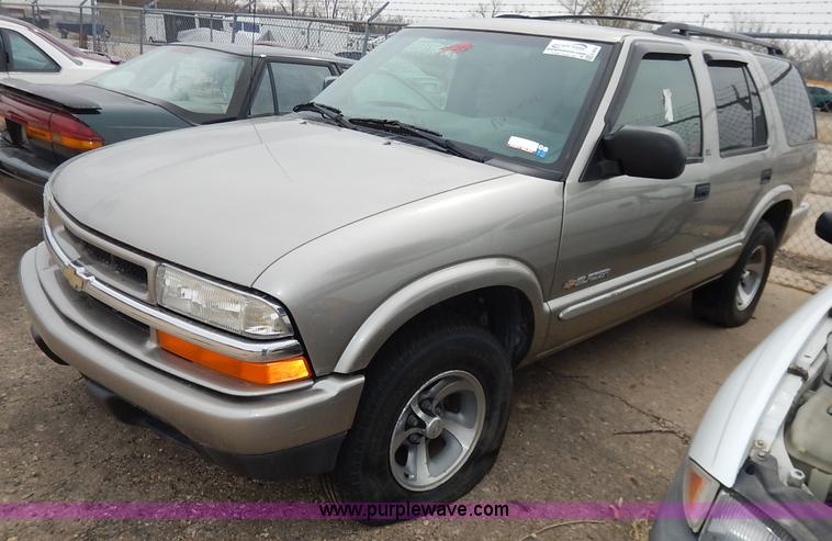 image for item J3617 2002 Chevrolet Blazer SUV
