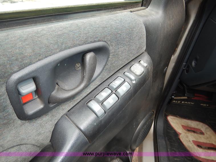 image for item J3617 2002 Chevrolet Blazer SUV