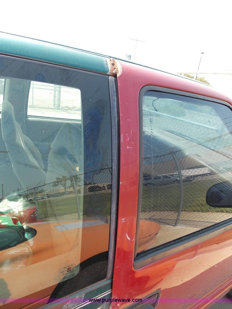 image for item J3691 1996 Chevrolet S10 Ext. Cab pickup truck