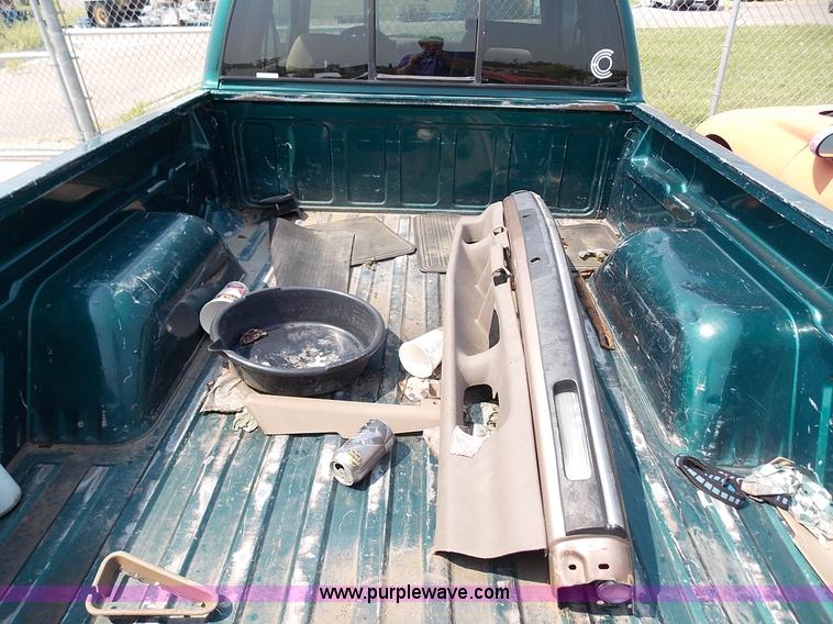 image for item J3691 1996 Chevrolet S10 Ext. Cab pickup truck