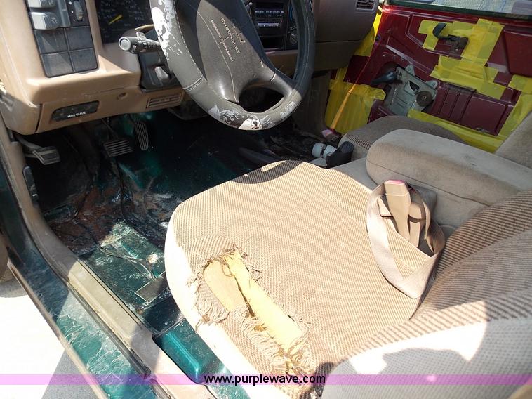 image for item J3691 1996 Chevrolet S10 Ext. Cab pickup truck