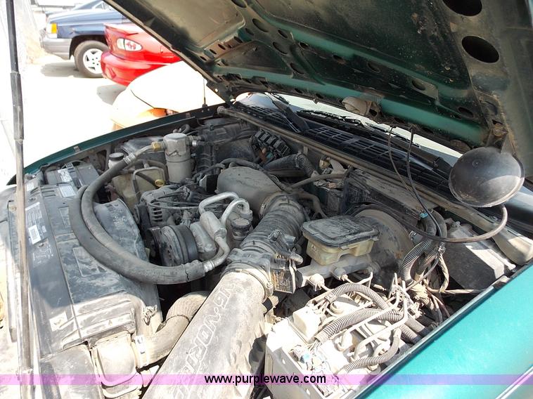 image for item J3691 1996 Chevrolet S10 Ext. Cab pickup truck