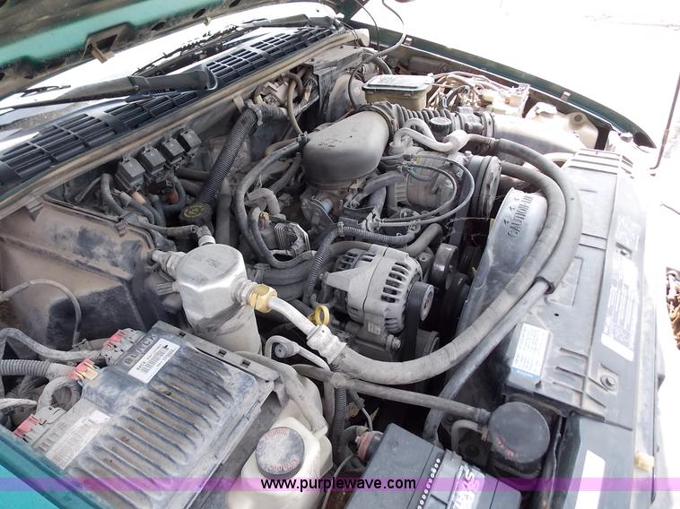 image for item J3691 1996 Chevrolet S10 Ext. Cab pickup truck