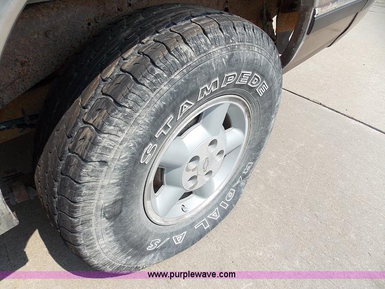 image for item J3691 1996 Chevrolet S10 Ext. Cab pickup truck