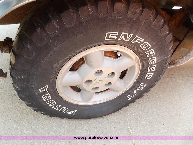 image for item J3691 1996 Chevrolet S10 Ext. Cab pickup truck