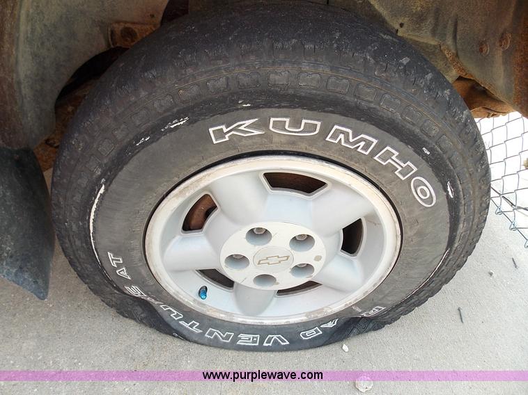 image for item J3691 1996 Chevrolet S10 Ext. Cab pickup truck