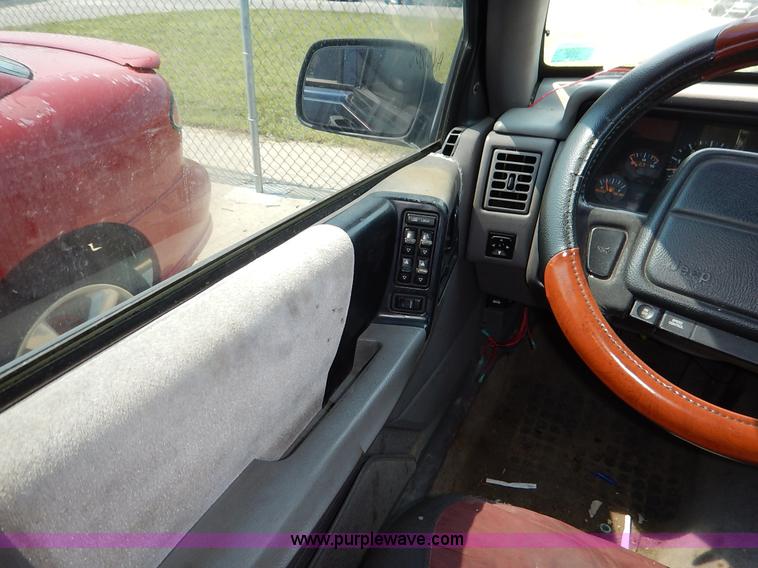 image for item J3694 1994 Jeep Grand Cherokee