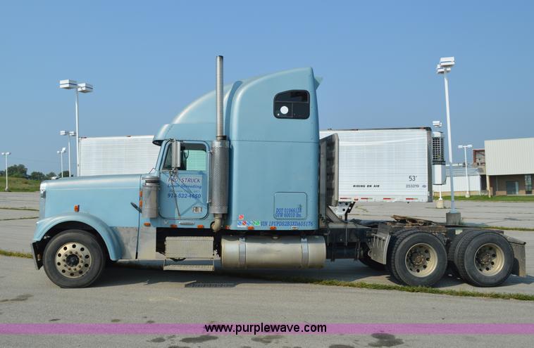 image for item AX9424 1999 Freightliner FLD120 semi truck