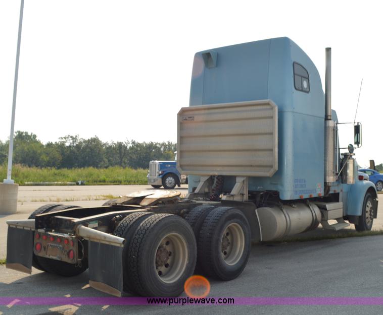 image for item AX9424 1999 Freightliner FLD120 semi truck