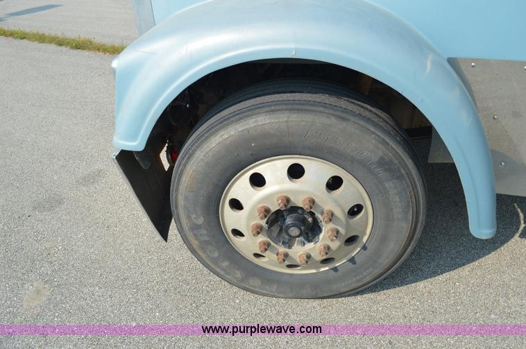 image for item AX9424 1999 Freightliner FLD120 semi truck