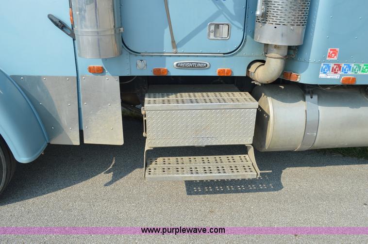 image for item AX9424 1999 Freightliner FLD120 semi truck