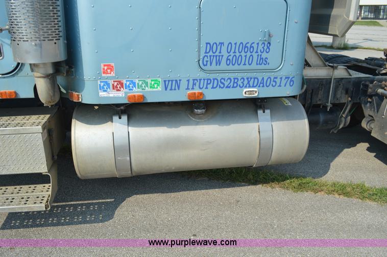 image for item AX9424 1999 Freightliner FLD120 semi truck