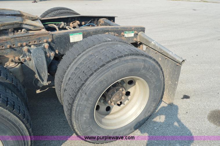 image for item AX9424 1999 Freightliner FLD120 semi truck