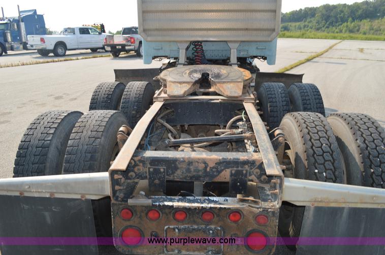 image for item AX9424 1999 Freightliner FLD120 semi truck