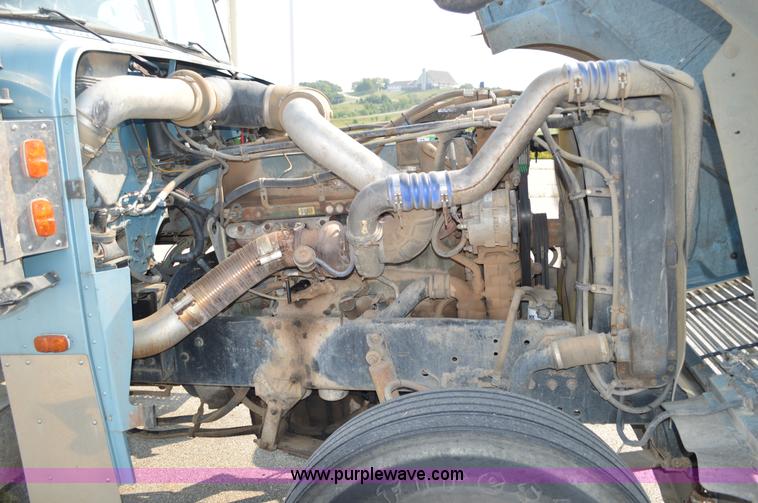 image for item AX9424 1999 Freightliner FLD120 semi truck