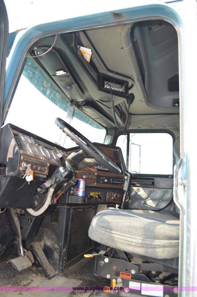 image for item AX9424 1999 Freightliner FLD120 semi truck