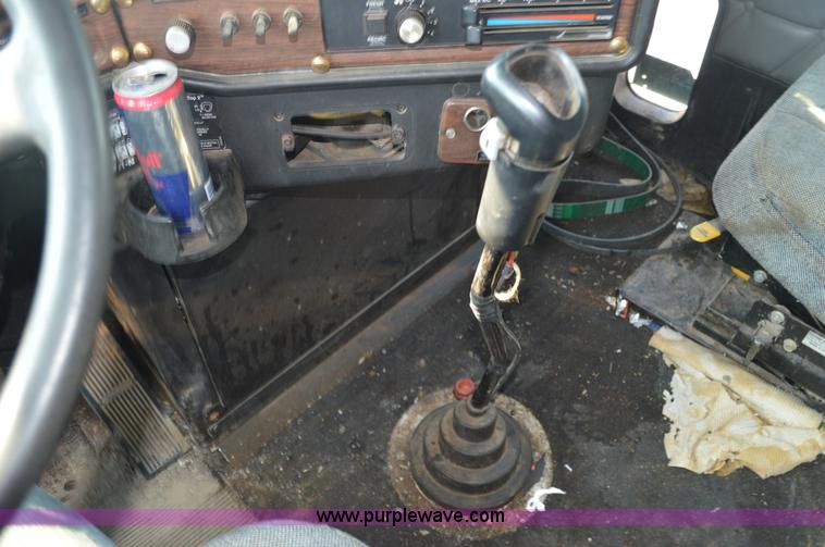 image for item AX9424 1999 Freightliner FLD120 semi truck