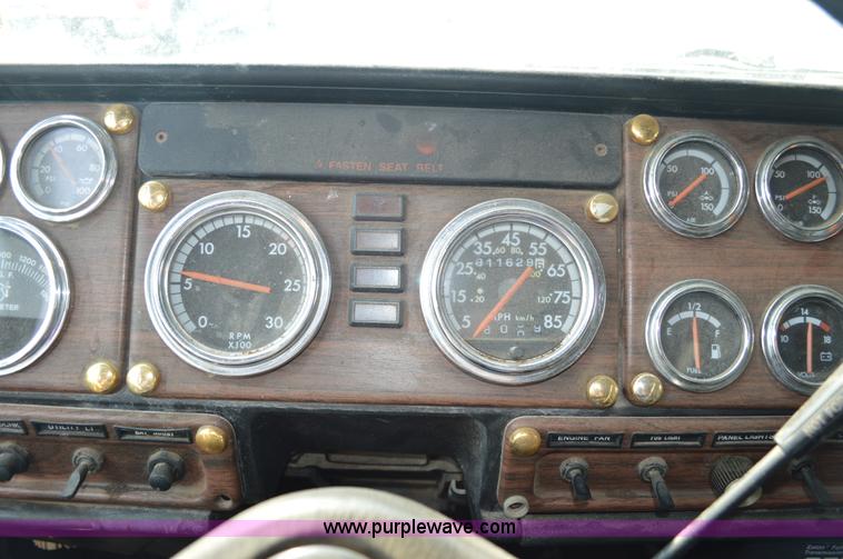 image for item AX9424 1999 Freightliner FLD120 semi truck