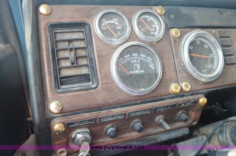 image for item AX9424 1999 Freightliner FLD120 semi truck