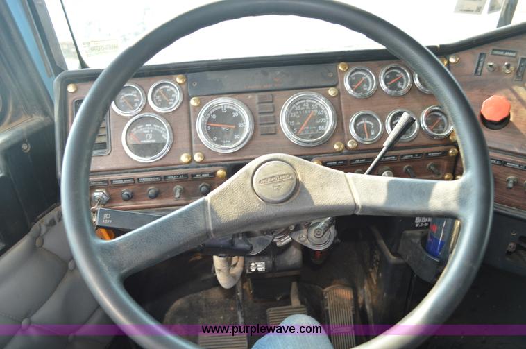 image for item AX9424 1999 Freightliner FLD120 semi truck