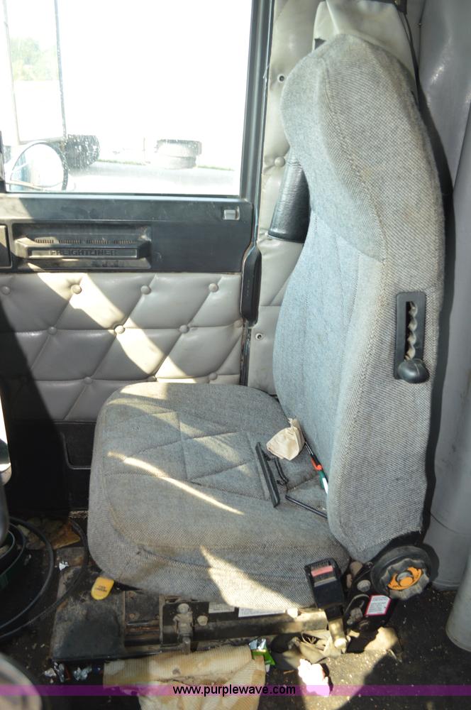 image for item AX9424 1999 Freightliner FLD120 semi truck