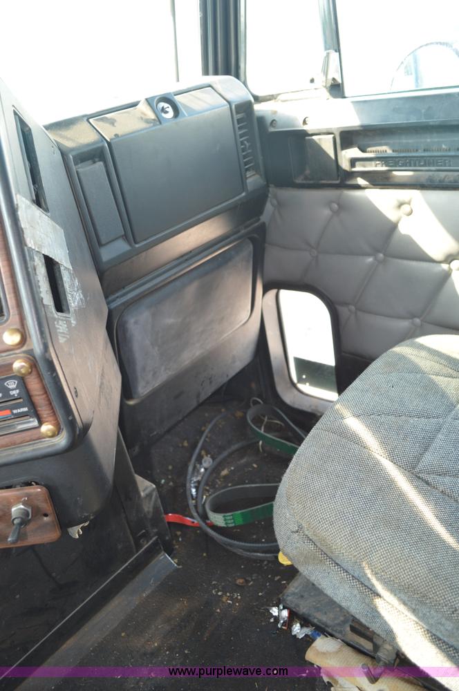 image for item AX9424 1999 Freightliner FLD120 semi truck