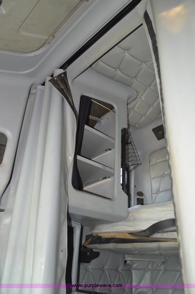 image for item AX9424 1999 Freightliner FLD120 semi truck