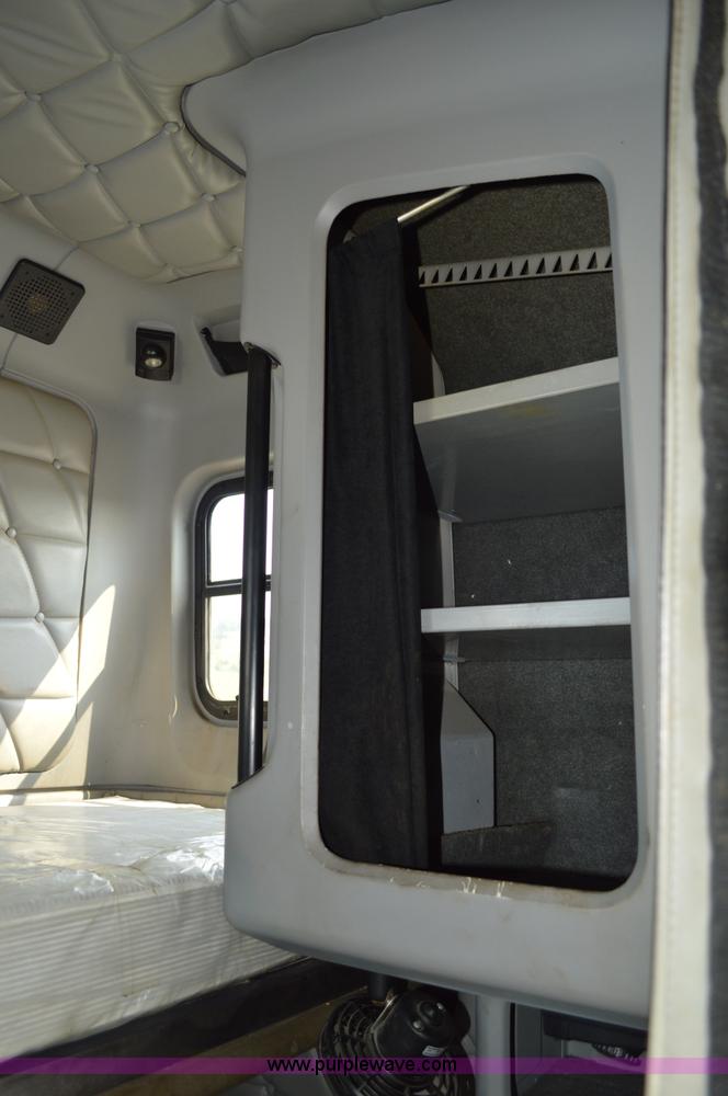 image for item AX9424 1999 Freightliner FLD120 semi truck