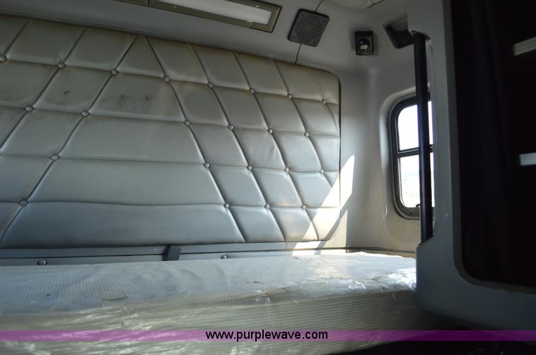 image for item AX9424 1999 Freightliner FLD120 semi truck