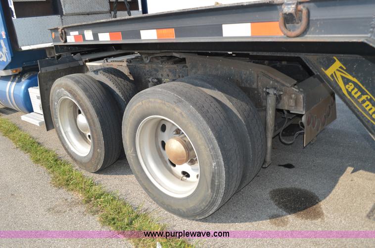 image for item AX9425 2004 Peterbilt 379 semi truck