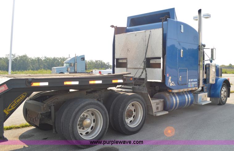 image for item AX9425 2004 Peterbilt 379 semi truck