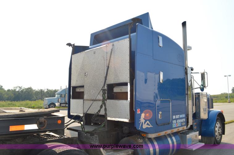 image for item AX9425 2004 Peterbilt 379 semi truck