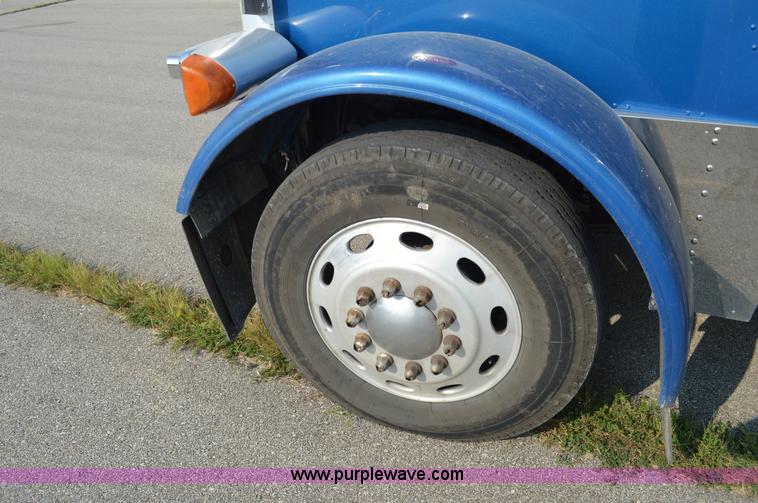 image for item AX9425 2004 Peterbilt 379 semi truck