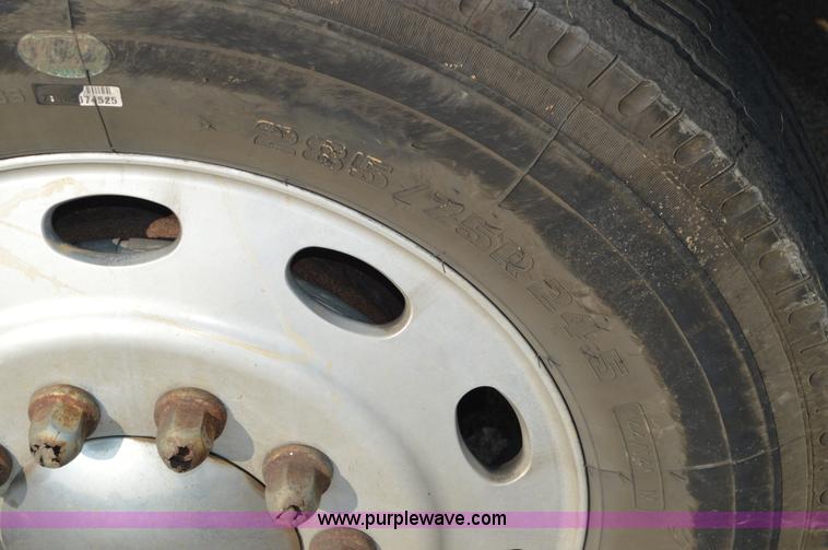 image for item AX9425 2004 Peterbilt 379 semi truck