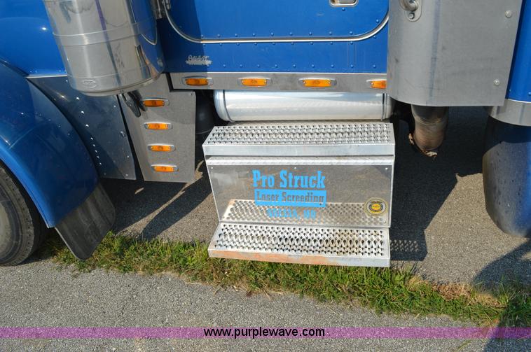 image for item AX9425 2004 Peterbilt 379 semi truck