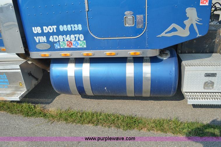 image for item AX9425 2004 Peterbilt 379 semi truck