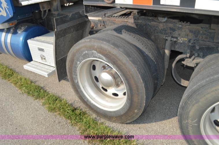 image for item AX9425 2004 Peterbilt 379 semi truck