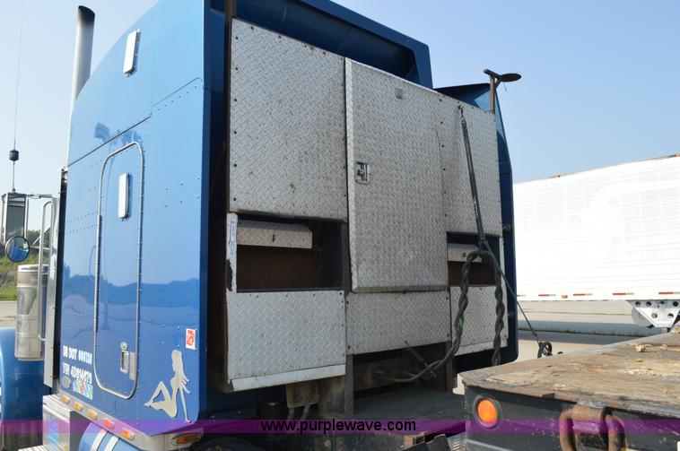 image for item AX9425 2004 Peterbilt 379 semi truck